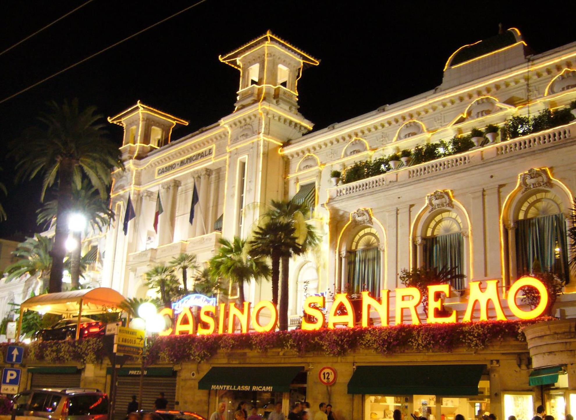Vakantiehuis La Pace, Il Sole, Il Mare - Casa Indipendente Vista Mare, Posto Auto Privato, Ampio Spazio Esterno Attrezzato, A Pochi Minuti Dalle Spiagge San Remo