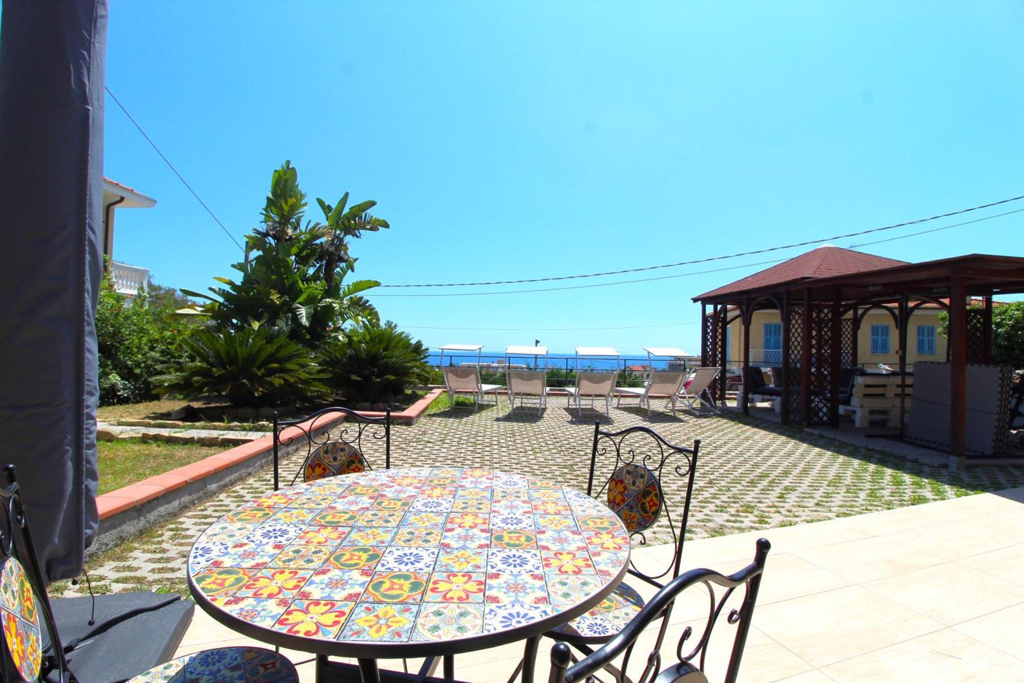 Vakantiehuis La Pace, Il Sole, Il Mare - Casa Indipendente Vista Mare, Posto Auto Privato, Ampio Spazio Esterno Attrezzato, A Pochi Minuti Dalle Spiagge San Remo
