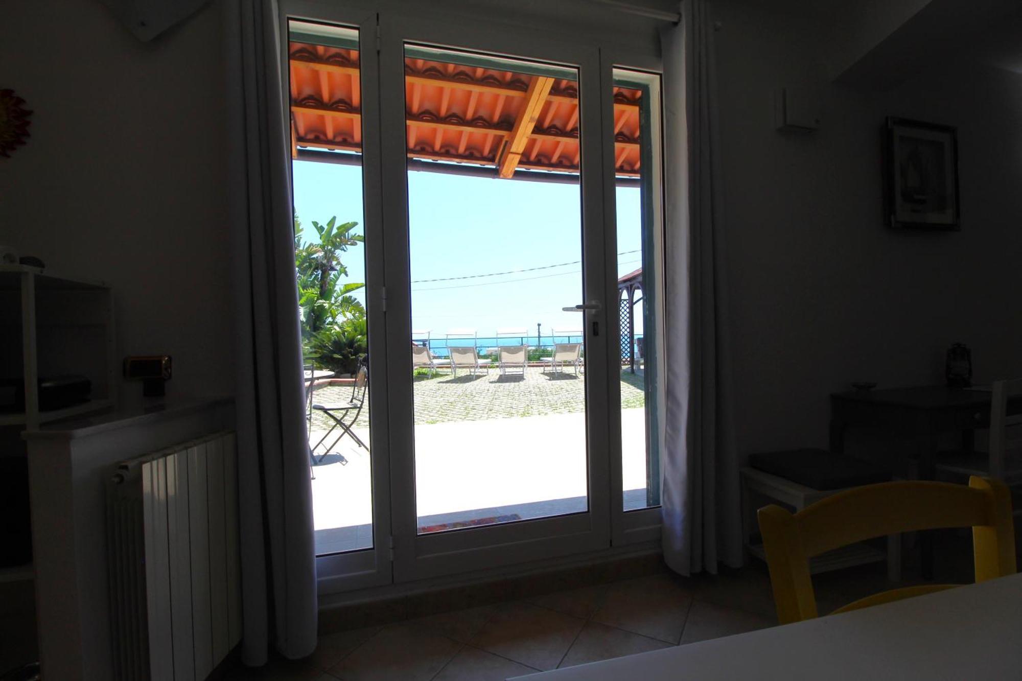 La Pace, Il Sole, Il Mare - Casa Indipendente Vista Mare, Posto Auto Privato, Ampio Spazio Esterno Attrezzato, A Pochi Minuti Dalle Spiagge Sanremo