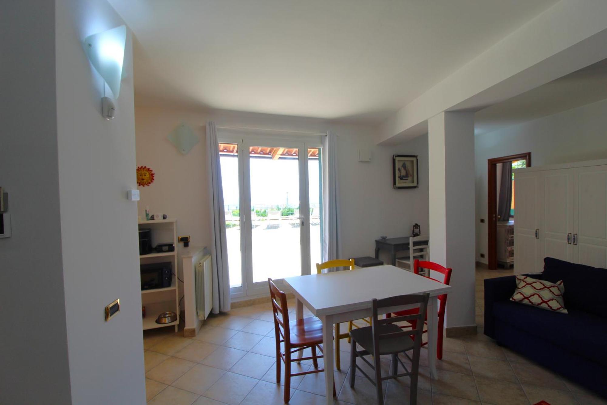 Casa vacanze La Pace, Il Sole, Il Mare - Casa Indipendente Vista Mare, Posto Auto Privato, Ampio Spazio Esterno Attrezzato, A Pochi Minuti Dalle Spiagge Sanremo