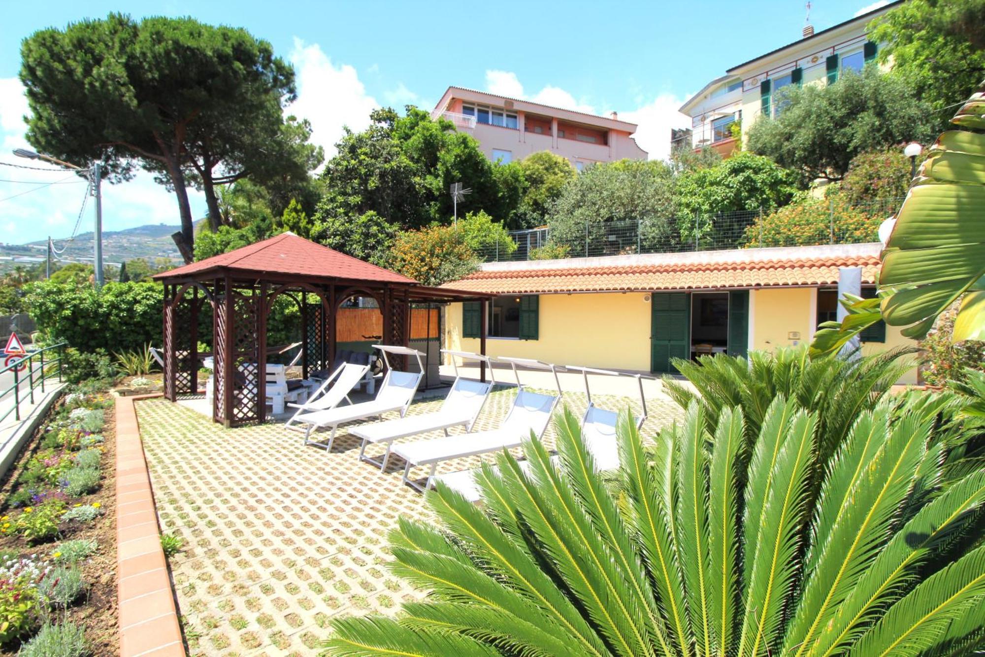 La Pace, Il Sole, Il Mare - Casa Indipendente Vista Mare, Posto Auto Privato, Ampio Spazio Esterno Attrezzato, A Pochi Minuti Dalle Spiagge Sanremo
