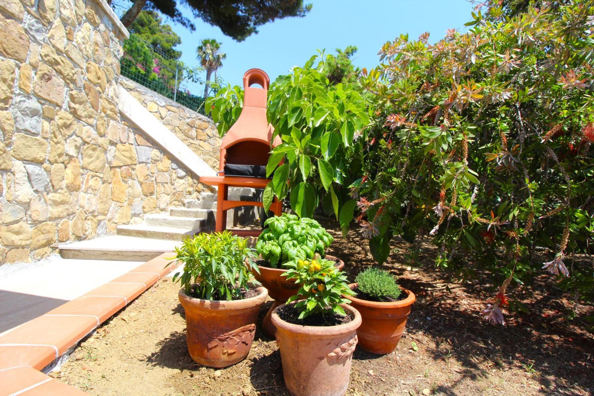 La Pace, Il Sole, Il Mare - Casa Indipendente Vista Mare, Posto Auto Privato, Ampio Spazio Esterno Attrezzato, A Pochi Minuti Dalle Spiagge Casa vacanze Sanremo